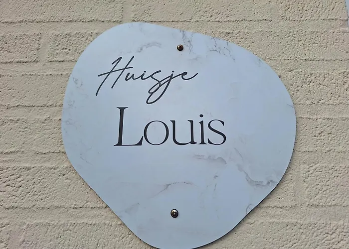 Louis بيت ضيافة 4*